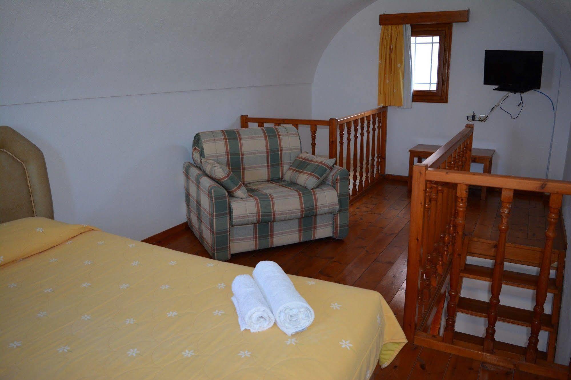 Anemomilos Suites Fira  Eksteriør billede